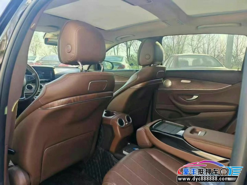 17年奔驰E轿车抵押车出售