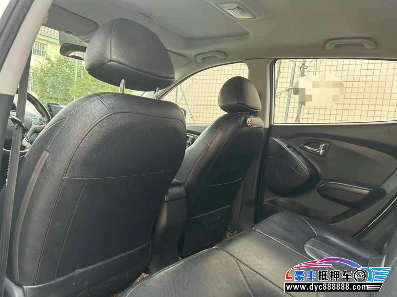 13年现代ix35轿车抵押车出售