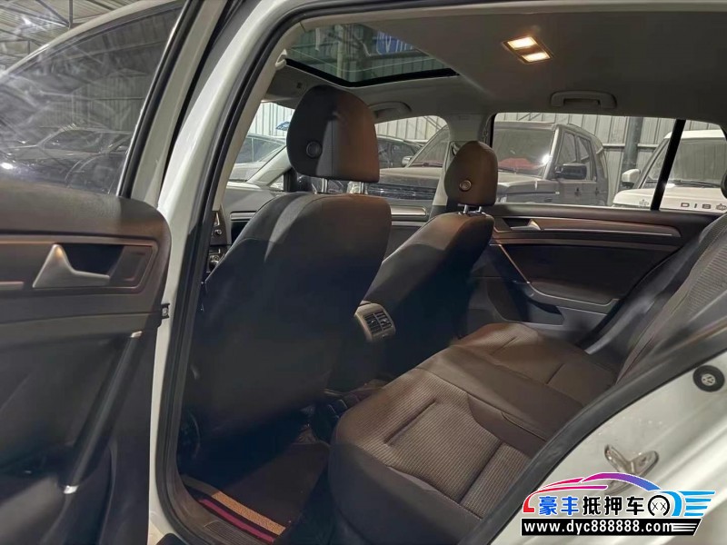 17年大众高尔夫轿车抵押车出售
