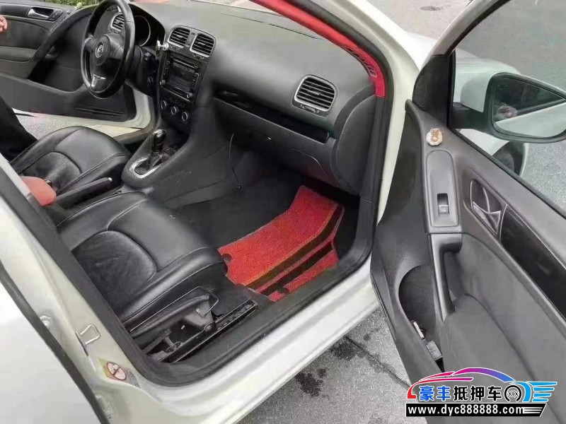 12年大众高尔夫轿车抵押车出售