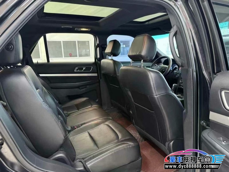 16年福特探险者轿车抵押车出售