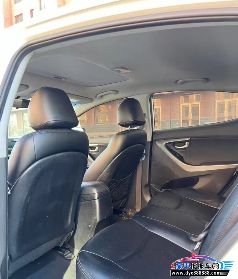 15年现代朗动轿车抵押车出售