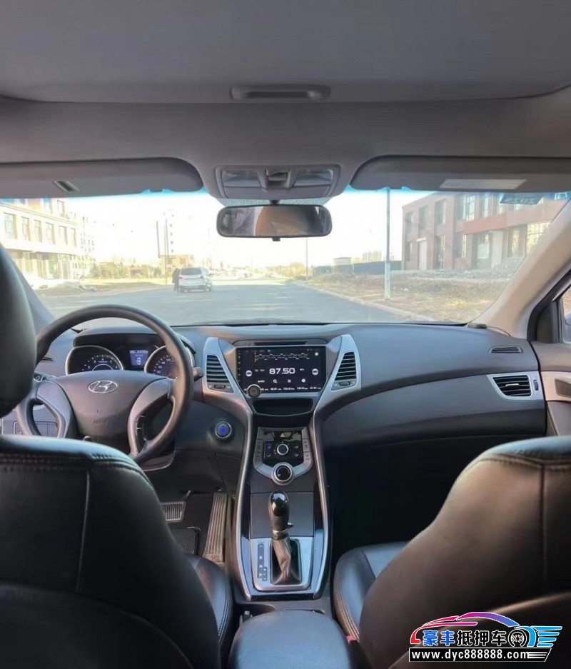 15年现代朗动轿车抵押车出售