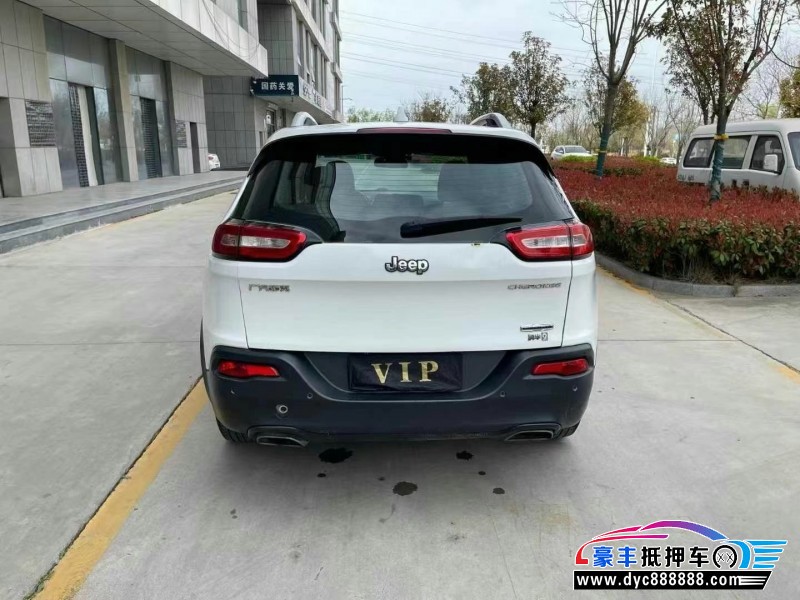 17年Jeep自由光轿车抵押车出售