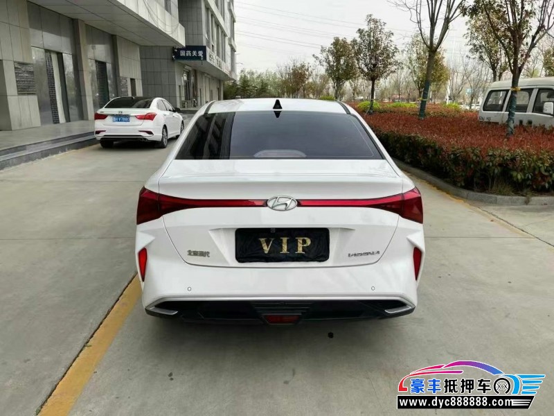 21年现代瑞纳轿车抵押车出售