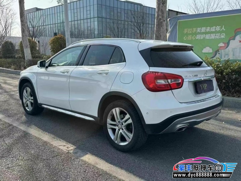 16年奔驰GLA轿车抵押车出售