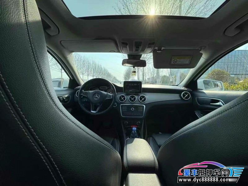 16年奔驰GLA轿车抵押车出售