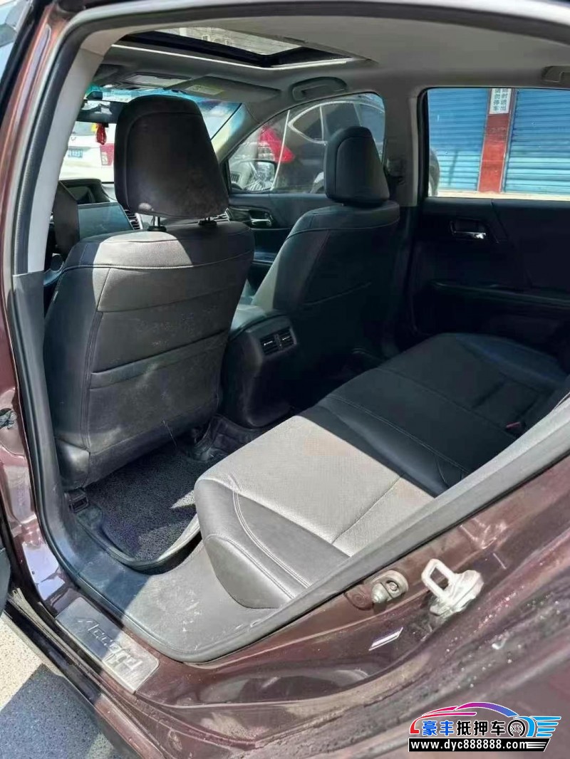 16年本田雅阁轿车抵押车出售