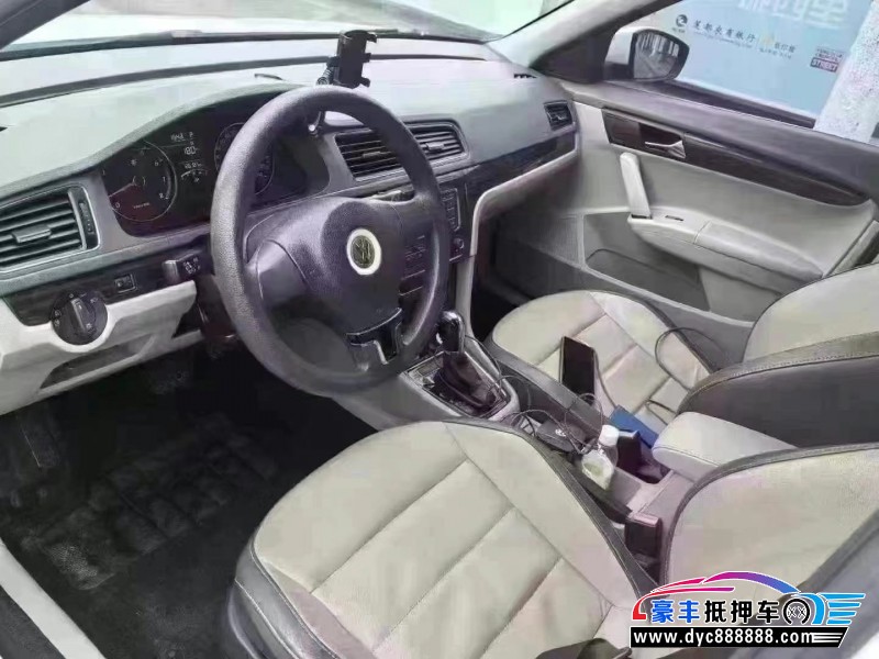 14年大众朗行轿车抵押车出售