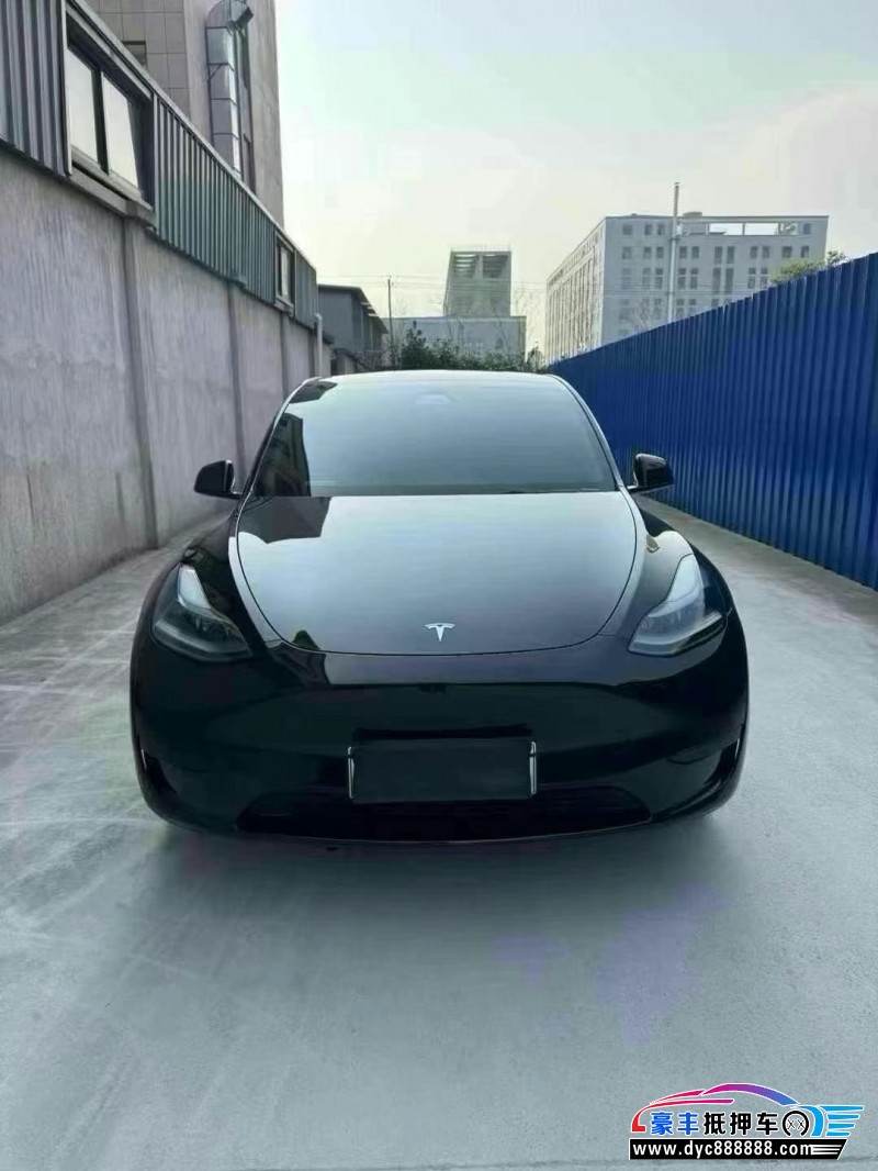 抵押车出售24年特斯拉Model Y轿车