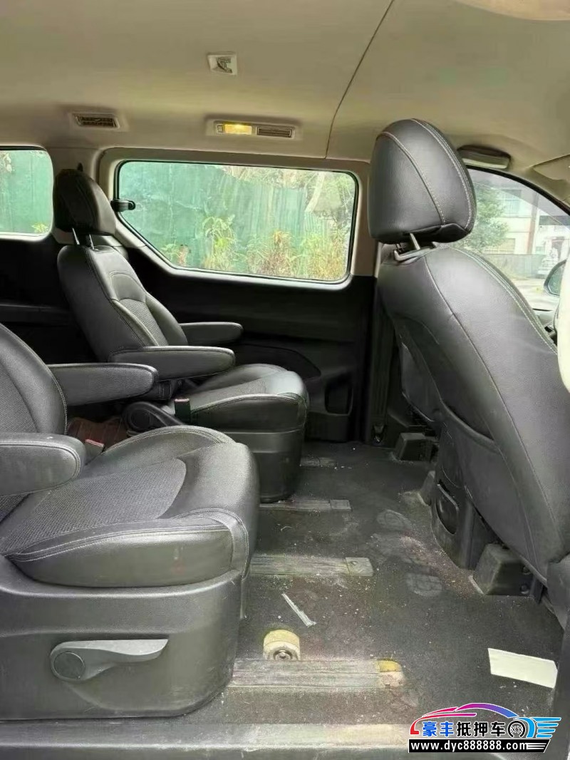 16年上汽大通G10轿车抵押车出售