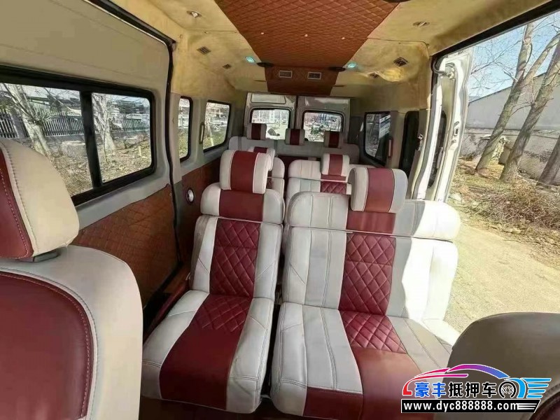 17年上汽大通V80轿车抵押车出售