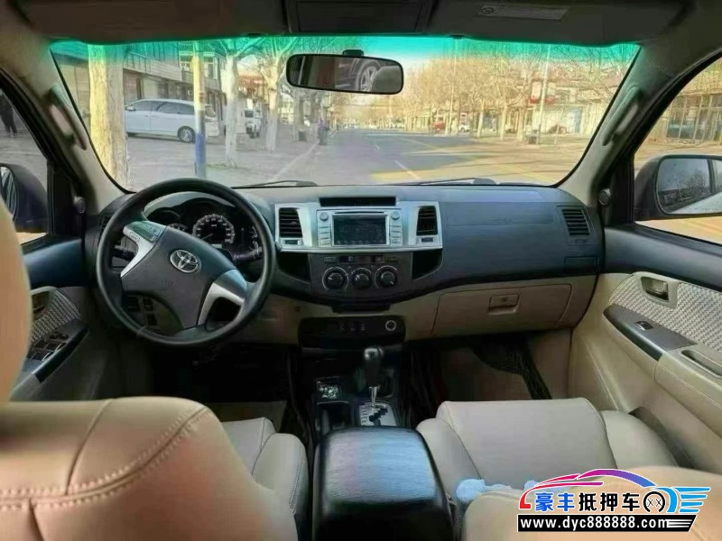 17年丰田奔跑者轿车抵押车出售