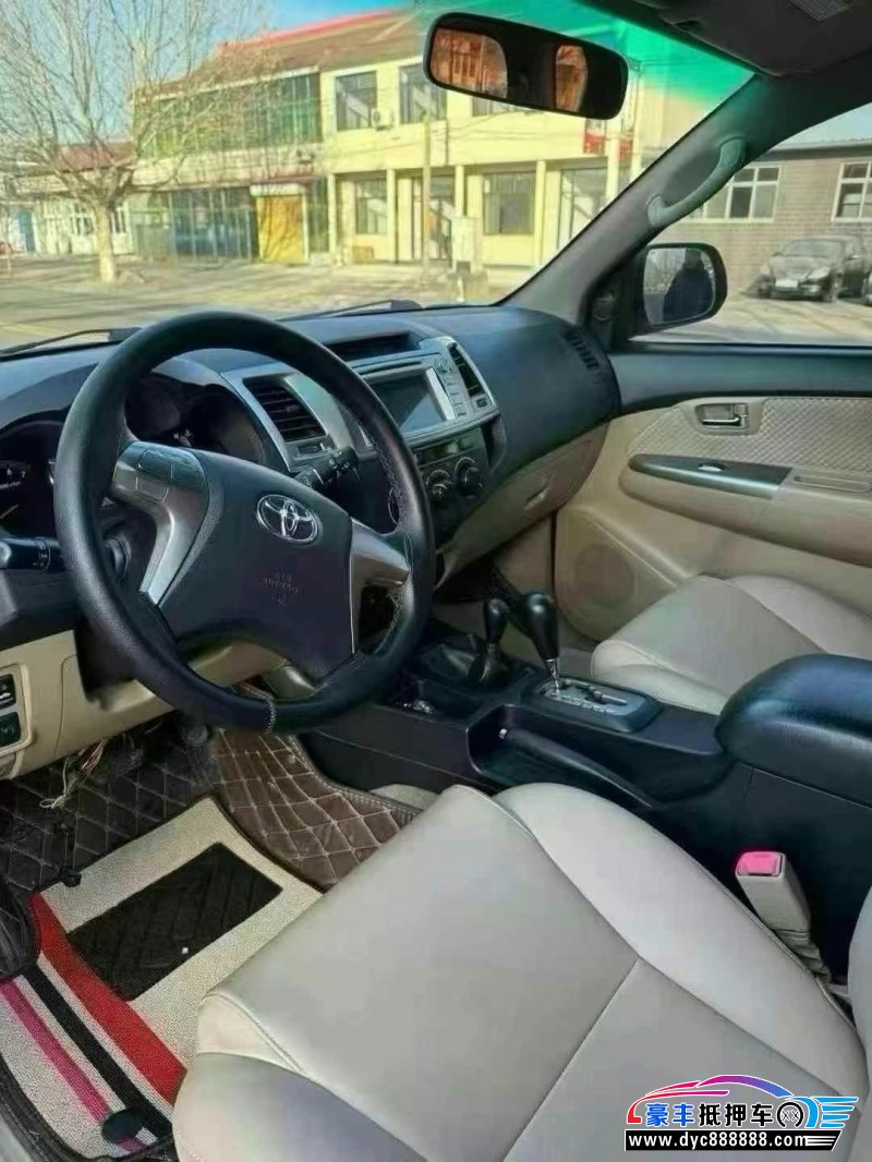 17年丰田奔跑者轿车抵押车出售