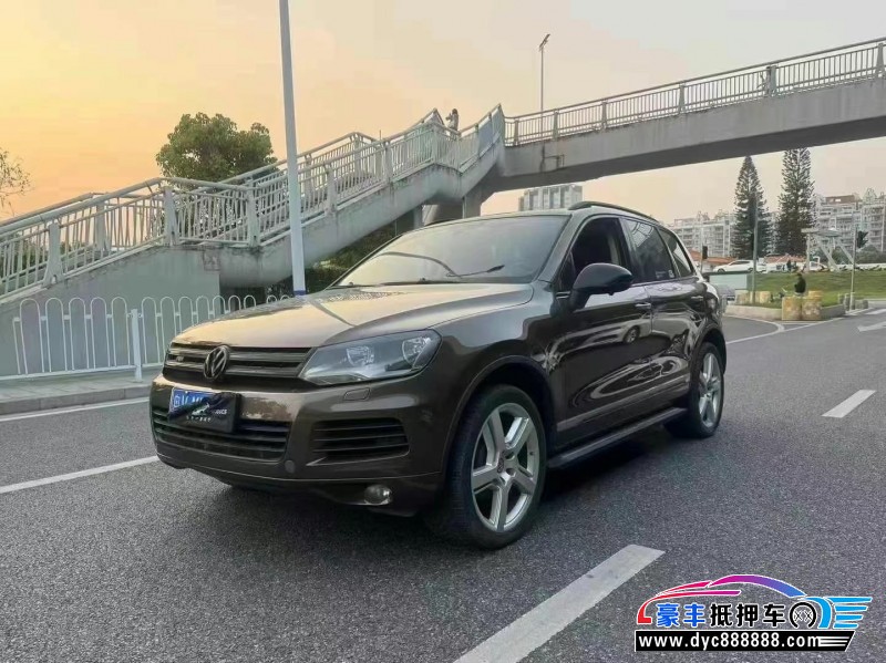 14年大众途锐轿车抵押车出售