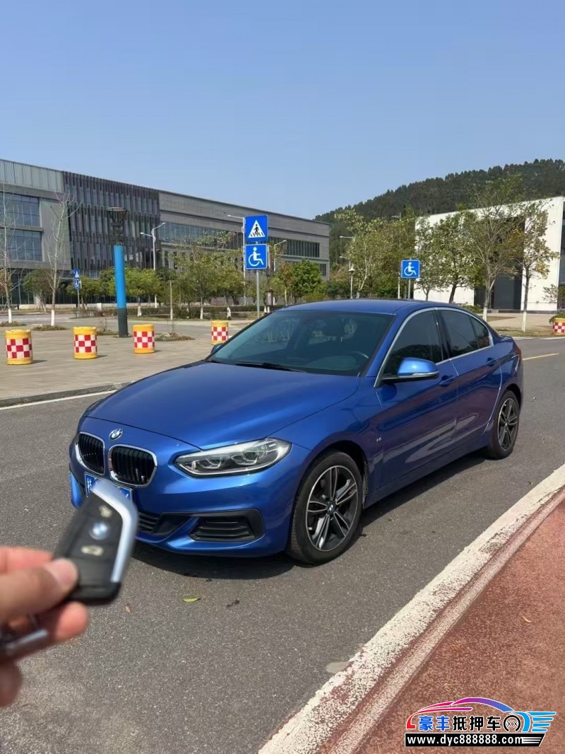 20年宝马1系轿车抵押车出售