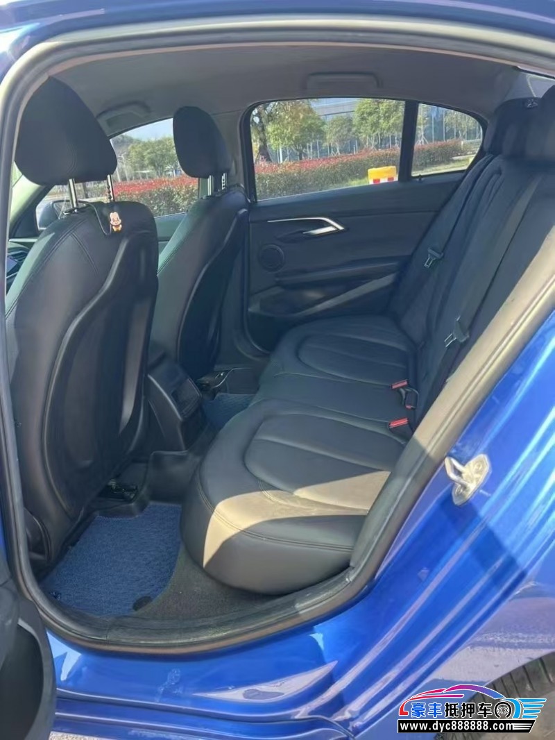 20年宝马1系轿车抵押车出售