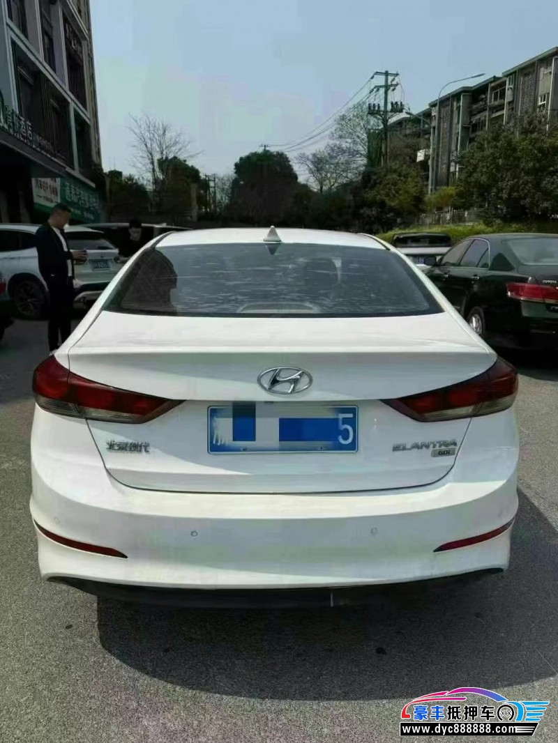 16年现代领动轿车抵押车出售