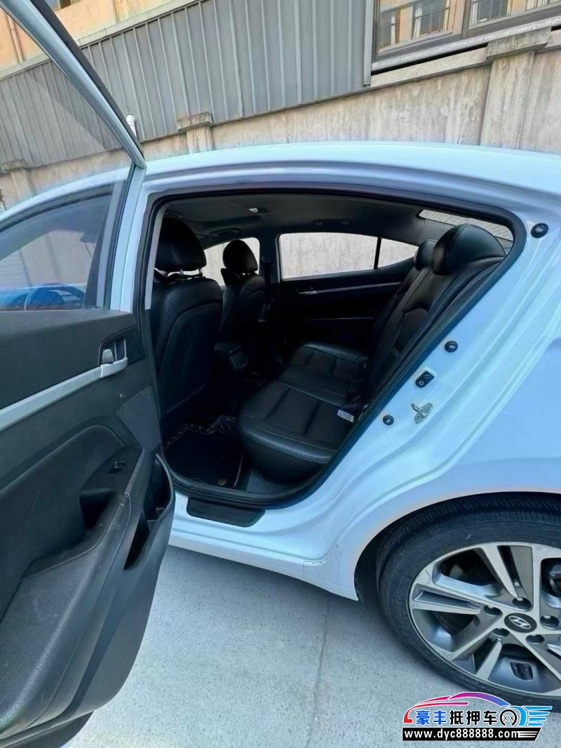 17年现代领动轿车抵押车出售