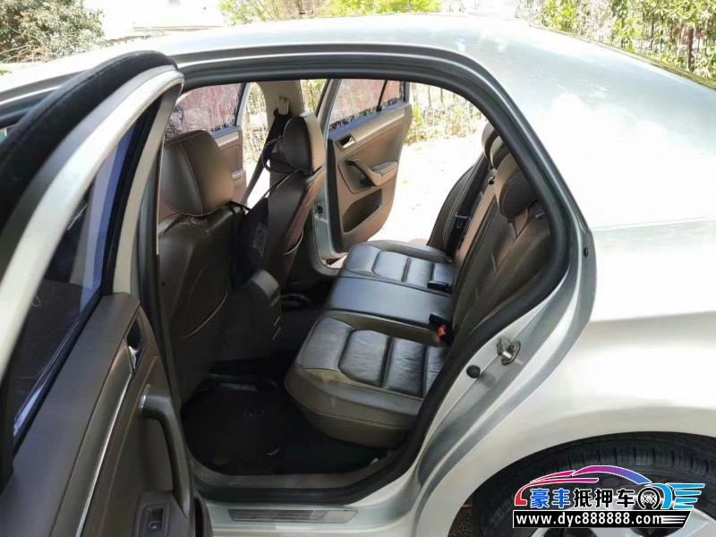 15年大众宝来轿车抵押车出售