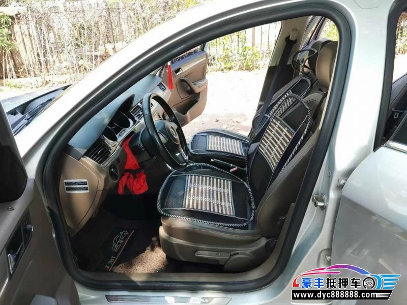 15年大众宝来轿车抵押车出售