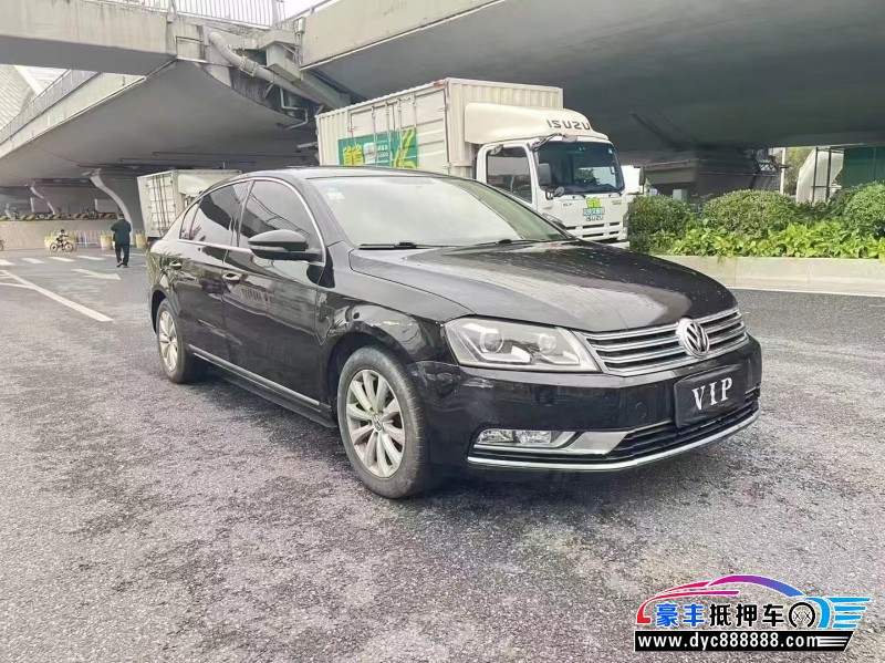 12年大众迈腾轿车抵押车出售