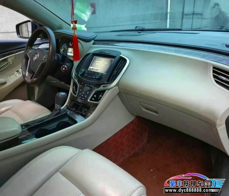 15年别克君越轿车抵押车出售