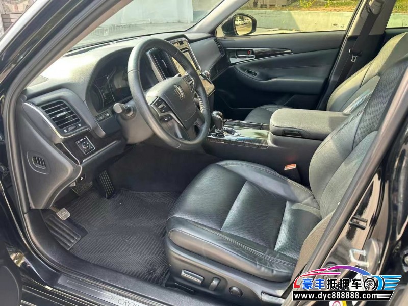 17年丰田皇冠轿车抵押车出售