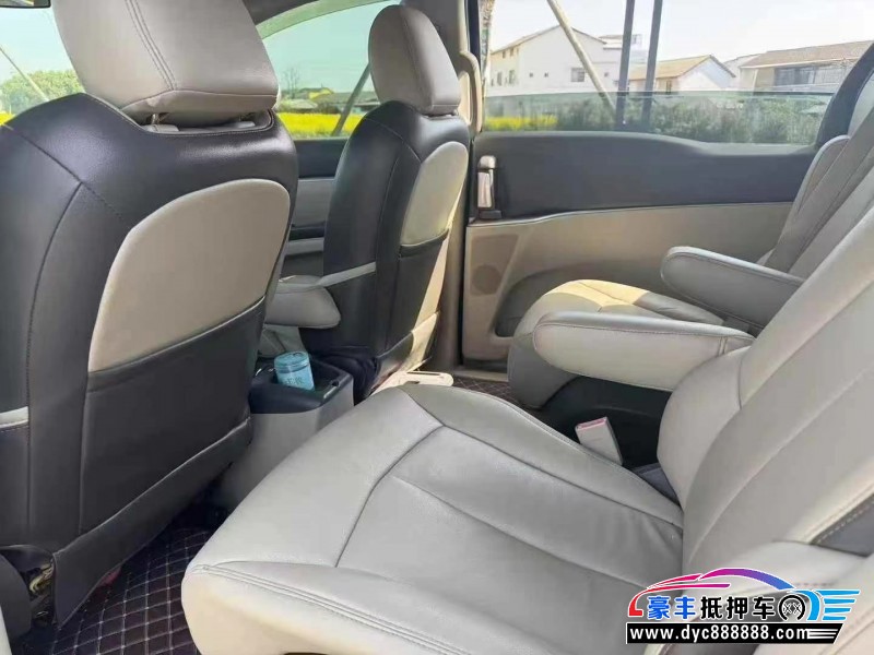 13年别克GL8轿车抵押车出售