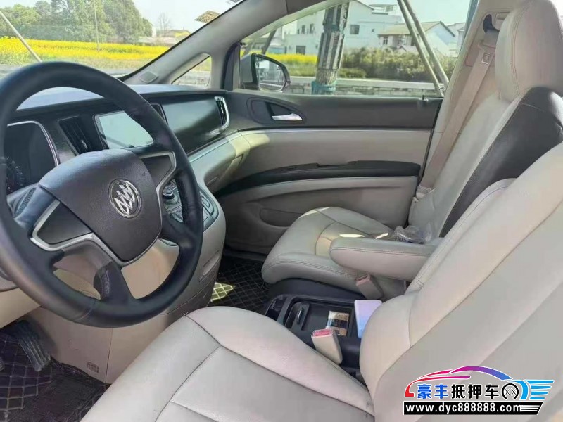 13年别克GL8轿车抵押车出售