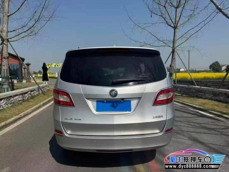 13年别克GL8轿车抵押车出售