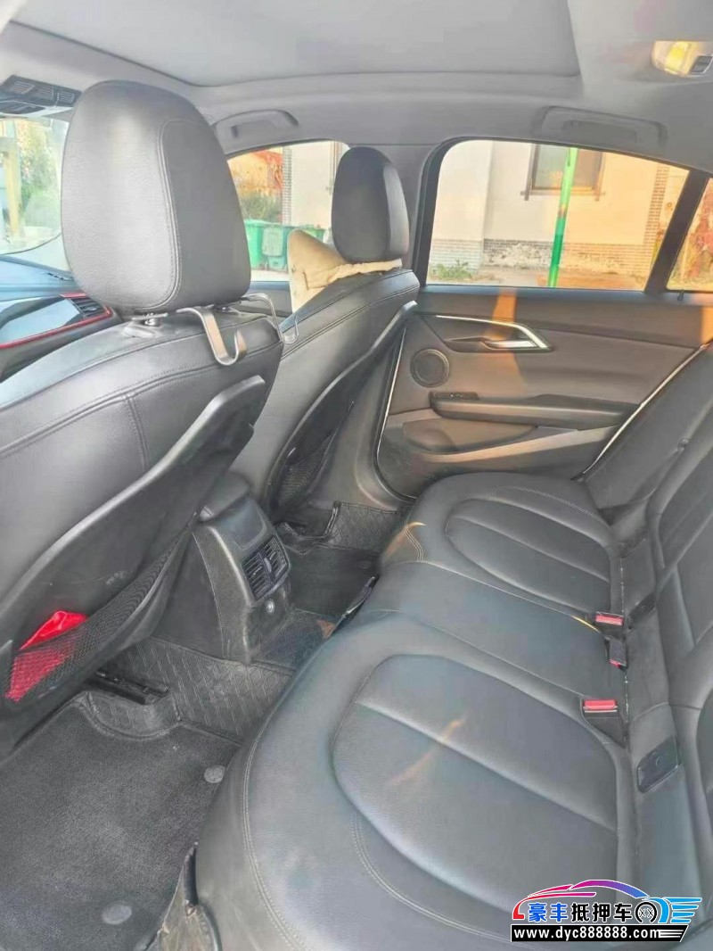 17年宝马1系轿车抵押车出售