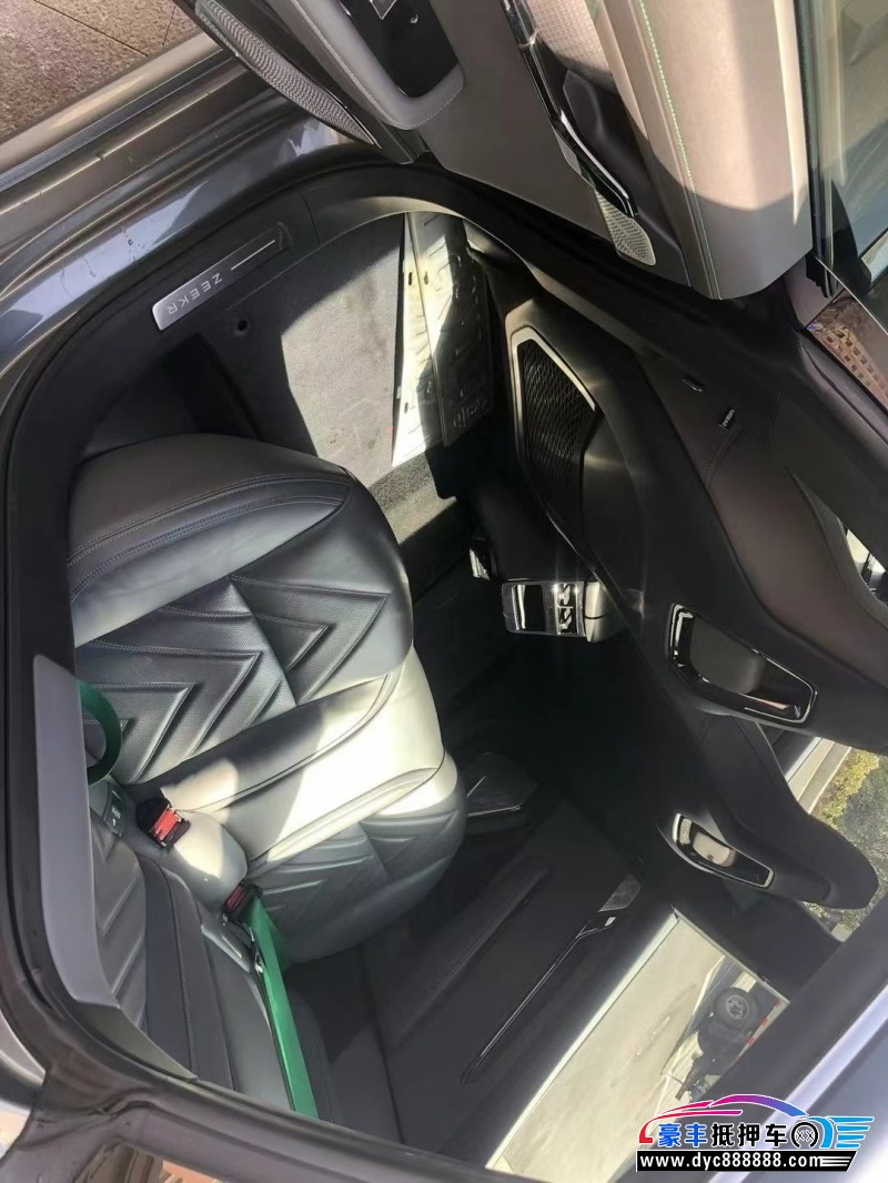 22年极氪001轿车抵押车出售