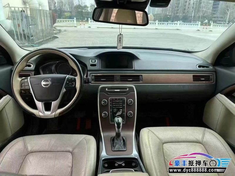 14年沃尔沃S80轿车抵押车出售