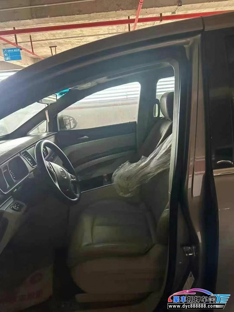 20年别克GL8轿车抵押车出售