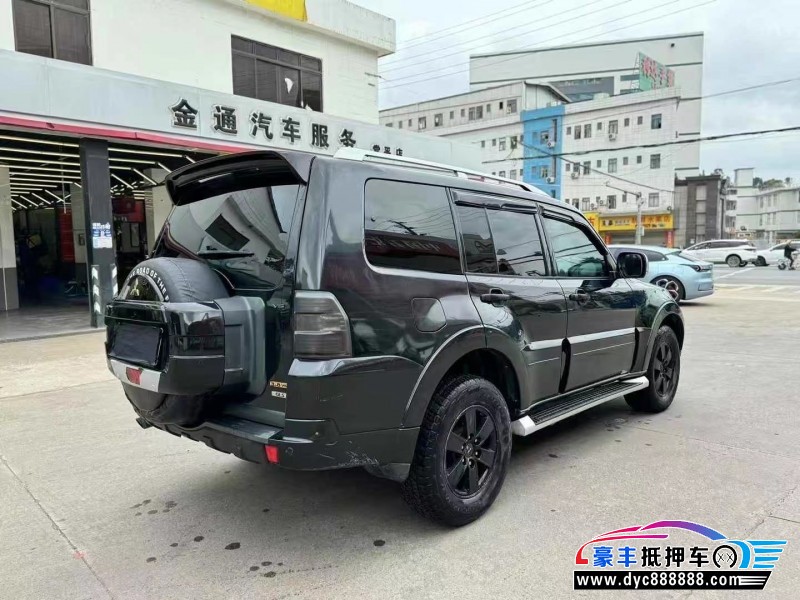 10年三菱帕杰罗轿车抵押车出售