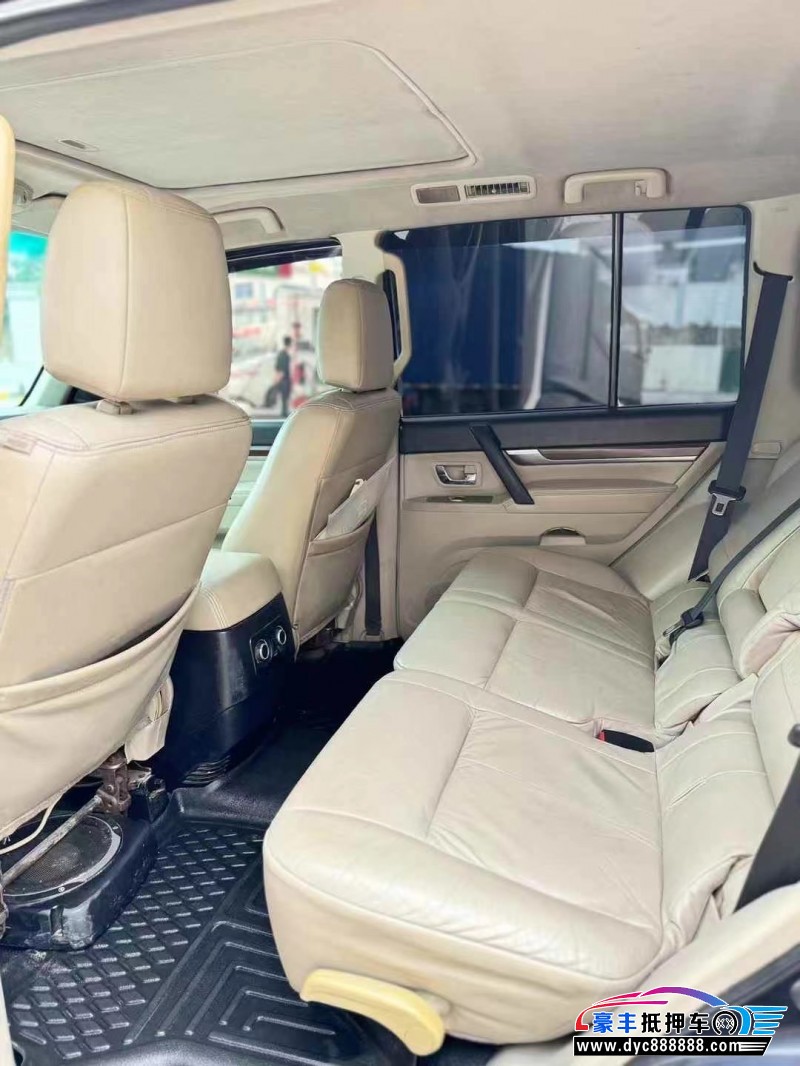 10年三菱帕杰罗轿车抵押车出售