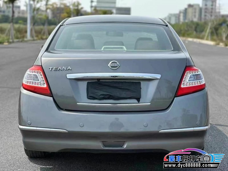 13年日产天籁轿车抵押车出售