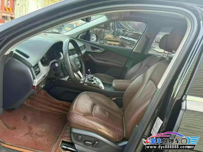 17年奥迪Q7轿车抵押车出售