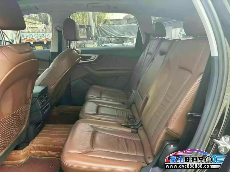 17年奥迪Q7轿车抵押车出售