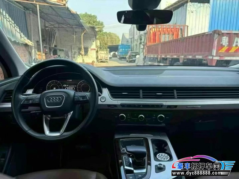 17年奥迪Q7轿车抵押车出售