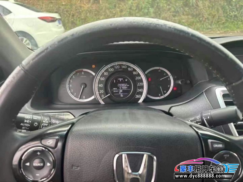 16年本田雅阁轿车抵押车出售