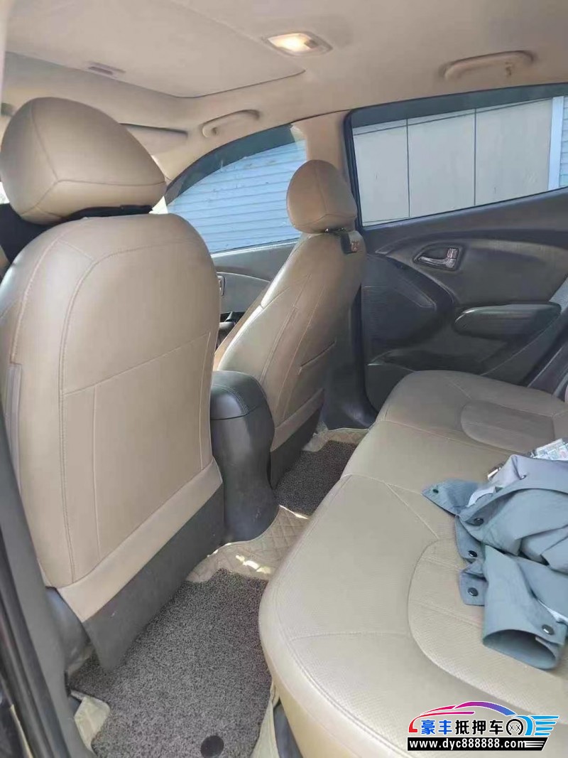 12年现代ix35轿车抵押车出售