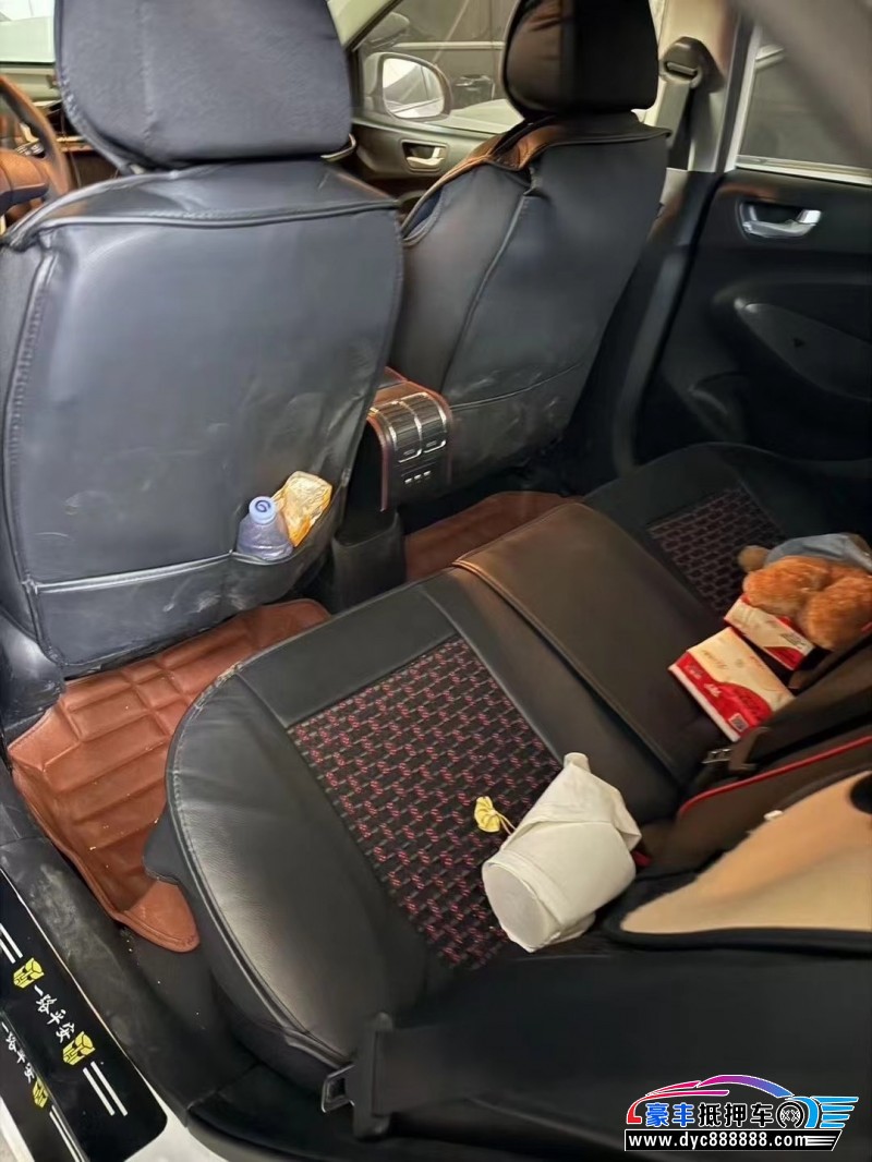 21年现代瑞纳轿车抵押车出售