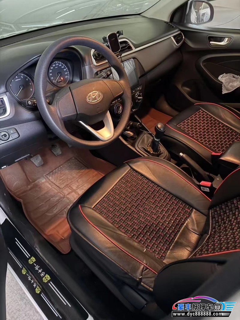 21年现代瑞纳轿车抵押车出售