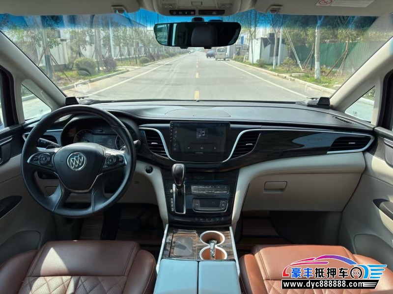 18年别克GL8轿车抵押车出售