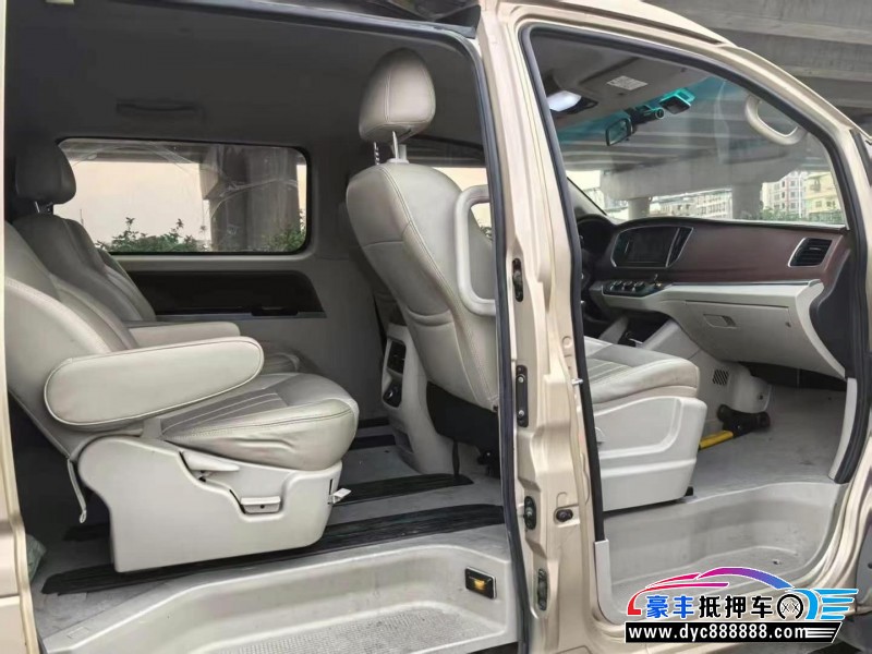 18年东风风行菱智轿车抵押车出售