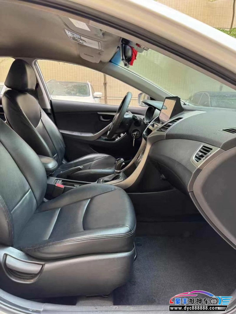 16年现代朗动轿车抵押车出售