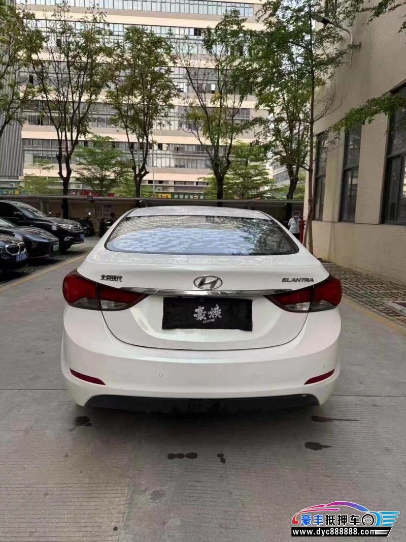 16年现代朗动轿车抵押车出售