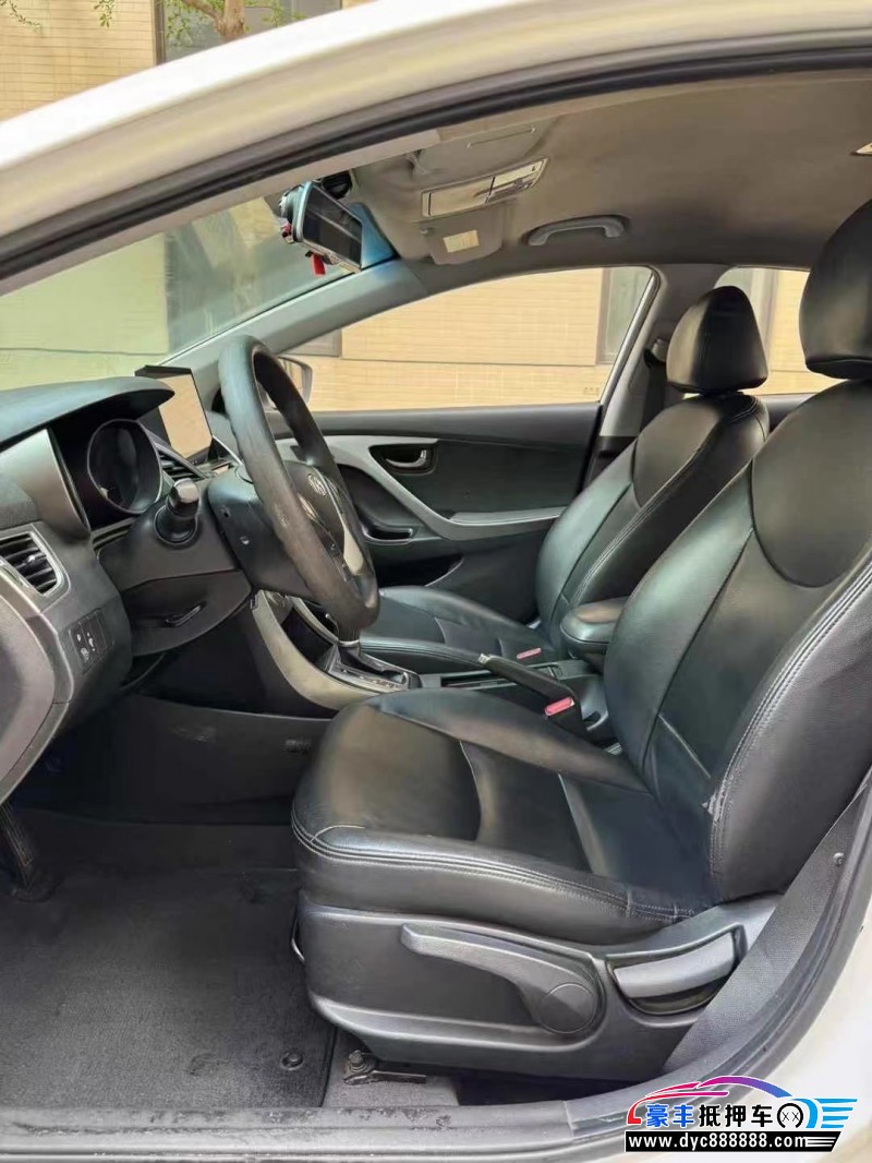 16年现代朗动轿车抵押车出售